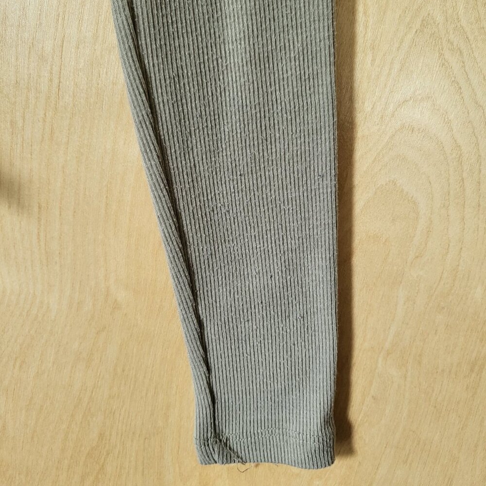 Lounging Bundle 2 Pieces: Gray Sweat Shorts and Sage Green Top Size Small - Picture 12 of 12